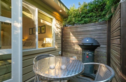 Beach Barber Tract Hotel | Secluded Windansea Beach Rental Cottage