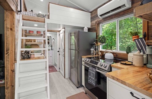 Powell Cabin | Secluded Woodland Cabin | Eggs & Clawfoot Tub