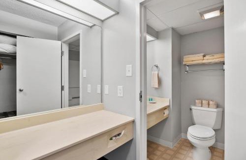 North East House | Second Conference Standard Suite Bay View