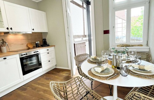 Warburg Apartment | Secretapartment: Zentral und Gemütlich, mit Großem Balkon