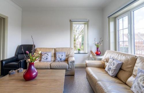 Grote-Brogel House | Secretarishuis