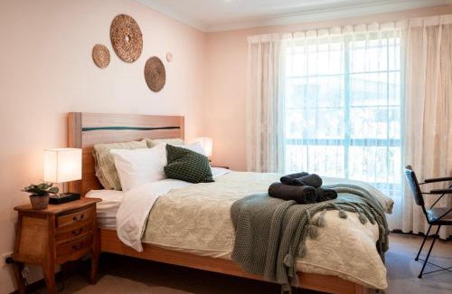 Swan Hill House | Seednest Game room & TropGarden