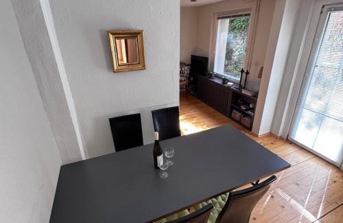 Altstadt Apartment | seeglueck HÄUSLE - Charmantes Ferienhaus mit Innenhof in zentraler Altstadtlage von Konstanz