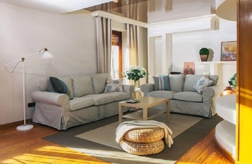 Banos de Rio Tobia Cottage | Self catering La Solana for 12 people