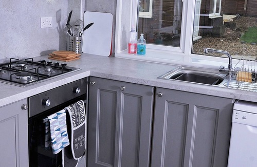 Corby House | Self-catering 5✳entire house, off-street parking, 6 berth