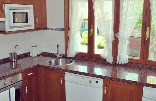 Soto de Cangas Apartment | Self catering Aptos rurales Camino Picos de Europa for 9 people