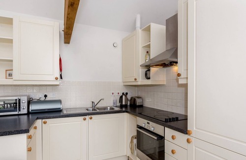 Shellingford Cottage | Self catering Cotswold holiday accommodation within easy reach of Oxford - Blossom Barn