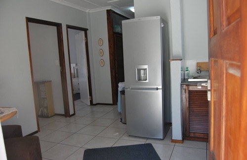 Manaba Beach House | Self Catering Cottage Sleeps 5 in two Bedrooms