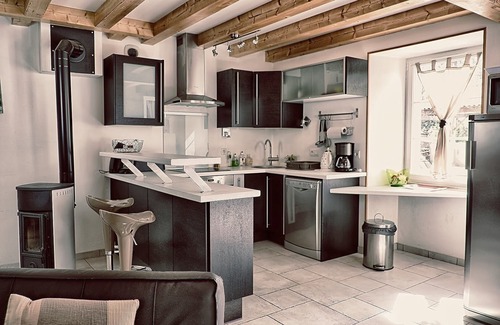 Nieul-les-Saintes House | self-catering holiday home