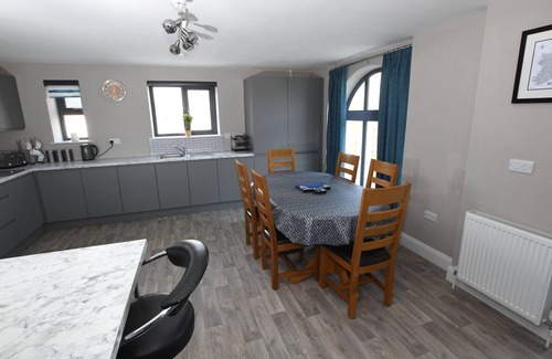 Hillsborough Apartment | Self Catering Three Bedroom Apartment - Homestead Hillsborough