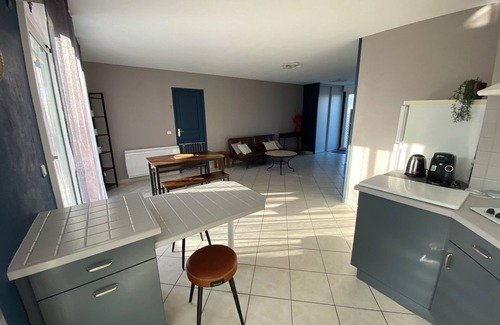 La Heuniere House | Self-contained 5-person apartment key box garden terrace children's play area 27950