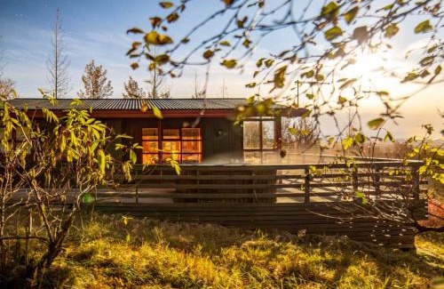 Laugarvatn House | Selið Cottage - Traditional Icelandic Summerhouse with hot tub