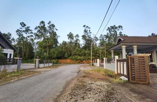 Hulu Terengganu District House | SEMI-D Marfis Homestay