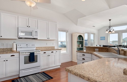 Sea Scape House | Semi-Oceanfront, Ocean Views! 225ft to Beach! -Pool, Hot Tub,Pool Table,Dogs OK!