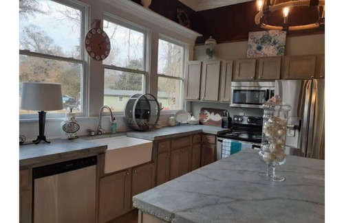 Turin House | Senoia Farmhouse close to town, the home of The Walking Dead.
