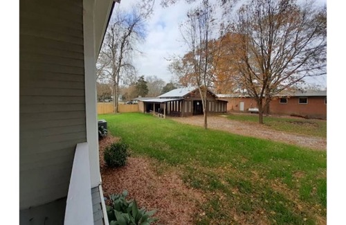 Turin House | Senoia Farmhouse close to town, the home of The Walking Dead.