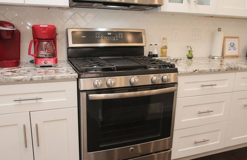 Newbold House | Sensational 3Bed/2Bath w/GATED PARKING! Sleeps 10!