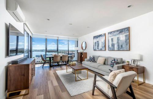 Belconnen Apartment | Sensational City Apartment with Lake Views