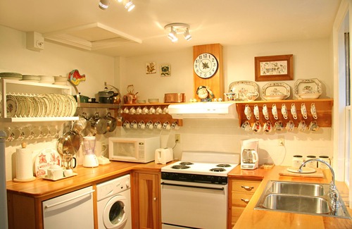 Rockland Apartment | Sensational Elegant Apt. in Historic 1862 Sea Captain's Home. Pets ok!