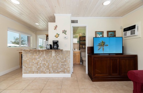 Key Largo Apartment | Sep 1-Dec 15 Open, Largo Lookout, Lovely Waterview Unit, MM 99.5, Pets Welcome, 28 Nt Min