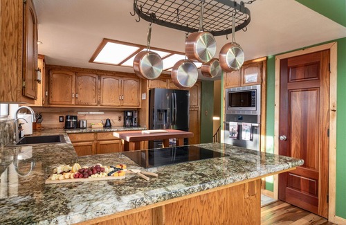Yosemite Forks House | Sequoia's Dream: Mountain View, Spa, Heated Floors, Bar, Cinema! Near Yosemite!