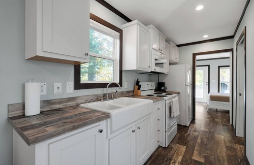 Jamestown Cabin | Serene 1-Bedroom Tiny Home 1/2 Mile from Marina and Boat Ramp #406!