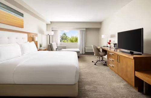 Tucson Hotel | Serene 1 King Bed Getaway, Hilton Tucson East, Spectacular Views