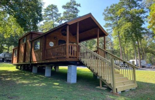 Asheboro House | Serene 1BR Cabin near NC Z00 with Loft & Waterview