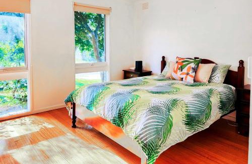 Frankston House | Serene 4Bed2Bath House w Parking Near Mornington Peninsula