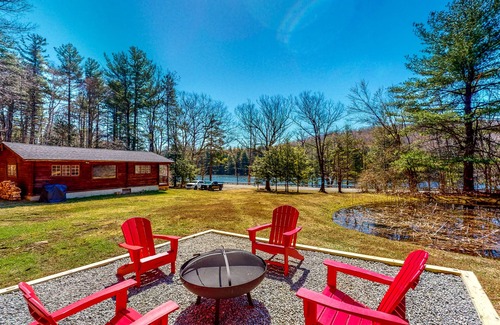 Otis Cabin | Serene Acreage - Pond - Hiking Trails Nearby