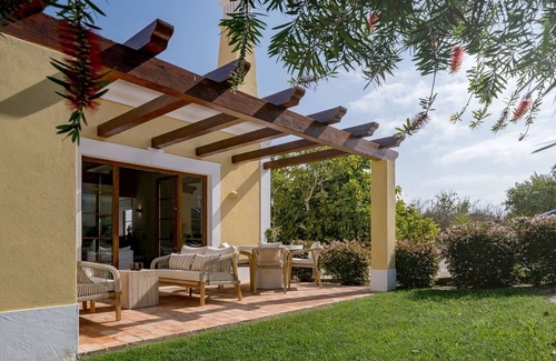 Praia da Luz Villa | Serene Algarve 2 bdr Villa with Ocean-View Shared Pool in Lovely Luz near Lagos