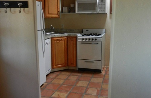 Tucson House | Serene and Charming, Private, Immaculate, Central, 2/1.5 Back yard and Pool