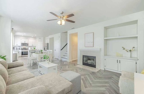 Palmdale House | Serene and Elegant Estate On Racquet Ln #42183