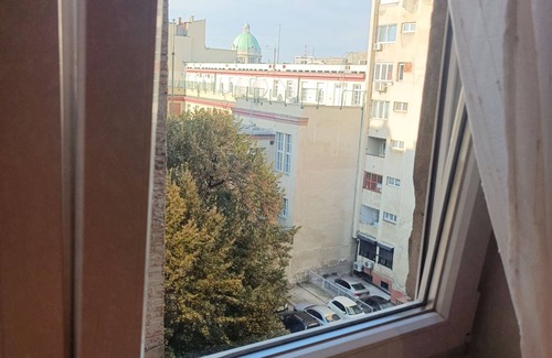 Vracar Apartment | Serene apartment with WiFi in charming Beograd