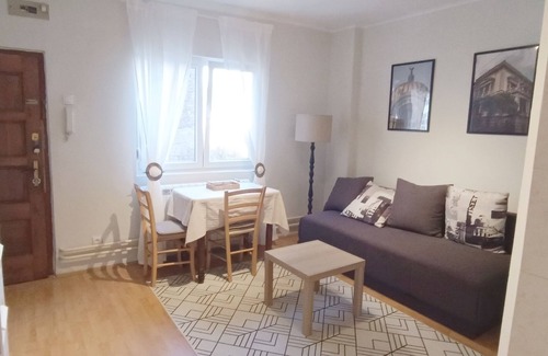 Vracar Apartment | Serene apartment with WiFi in charming Beograd