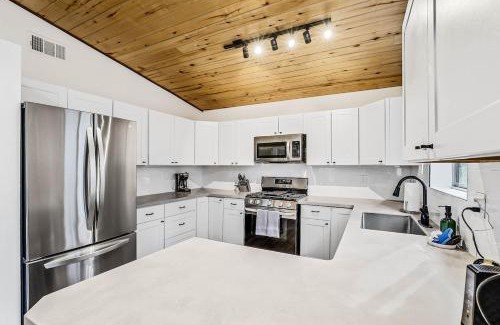 Munds Park House | Serene Cabin-Sauna-Game Room