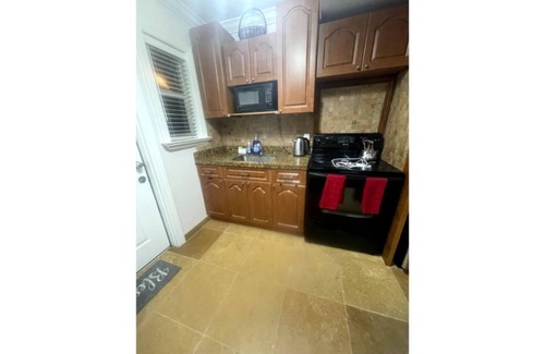 Douglas House | Serene Comfort in Heart of Miami Coral Gables