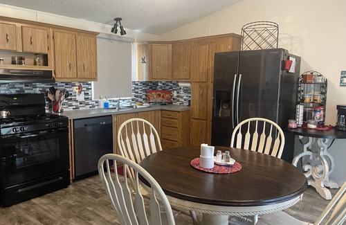 Dalhart House | Serene & comfortable Southwestern home in Dalhart for you and your pets…