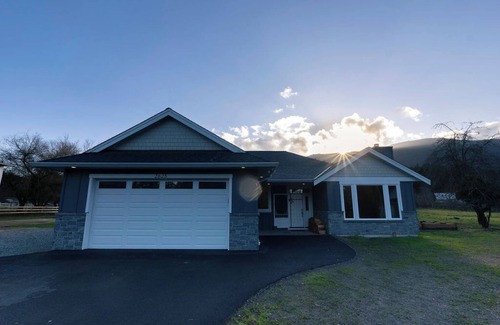 Regional District of Nanaimo House | Serene Farm Stay