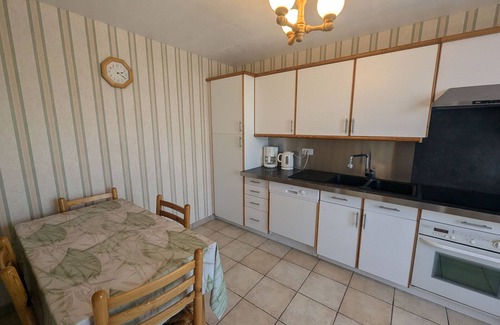 Champigny-sous-Varennes Cottage | Serene Getaway: Spacious Home with Terrace, Near Nature & Historical Sites