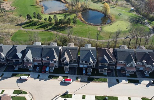 Glen Abbey House | Serene High-celling Retreat in Upsacle and Safe Neighbourhood
