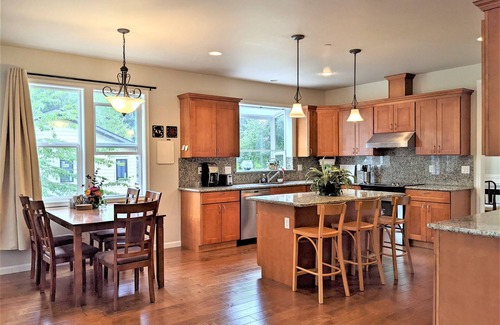 Kenmore House | Serene house with open space in quite neighborhood