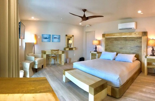 Long Key House | Serene Island Studio | Balcony, Pool & Beach Activities!