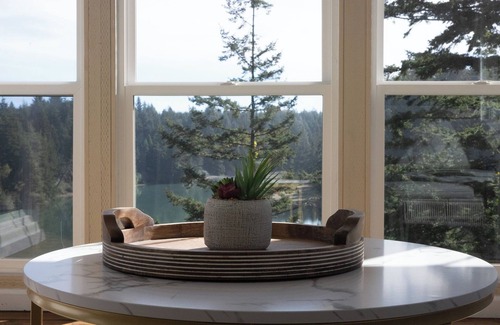 Barview House | Serene Lake View Retreat + Fish Prep Lodge