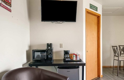 Mayfield Apartment | Serene Lakefront Getaway at Fife Lake Lodge
