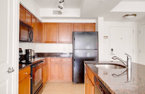 Logan Circle Apartment | Serene Logan Circle 1BR w/Gym, W/D & Pool, walk to bars, by Blueground