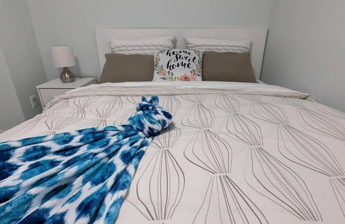 Regina Apartment | SERENE & MODERN 1BED SUITE + CLOSE TO AIRPORT