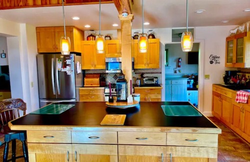 Wilson Creek House | Serene Mountain Retreat Abundant Wildlife 4BR Starlink Internet EV Charger