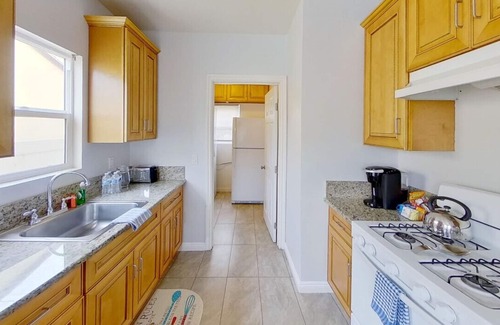 Glendale House | SERENE OASIS: BEAUTIFUL 1BR HOUSE in GLENDALE w/PRIVATE PATIO & PARKING p5