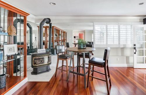 San Carlos Apartment | Serene Oasis in the midst of Silicon Valley